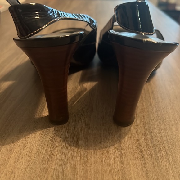 Talbot dressy low pump. Only worn once. Had knee surgery and need chunky heel. - Picture 6 of 8